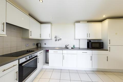 2 bedroom flat to rent, City Court, Lower Canal Walk, Southampton