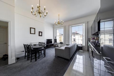2 bedroom flat to rent, Adyar House 32 Carlton Crescent, Southampton