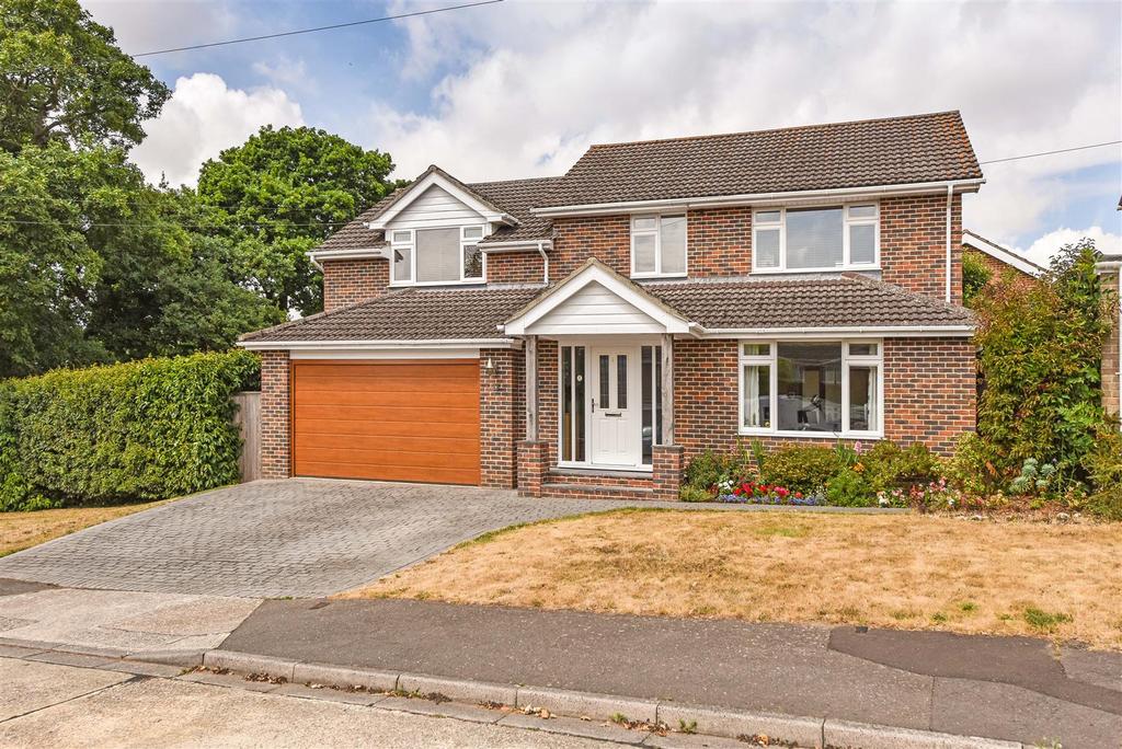 Gloucester Way, Chichester 5 bed detached house for sale £820,000