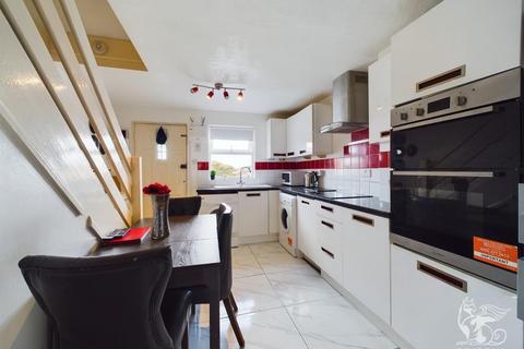 2 bedroom end of terrace house for sale - Thamley, Purfleet