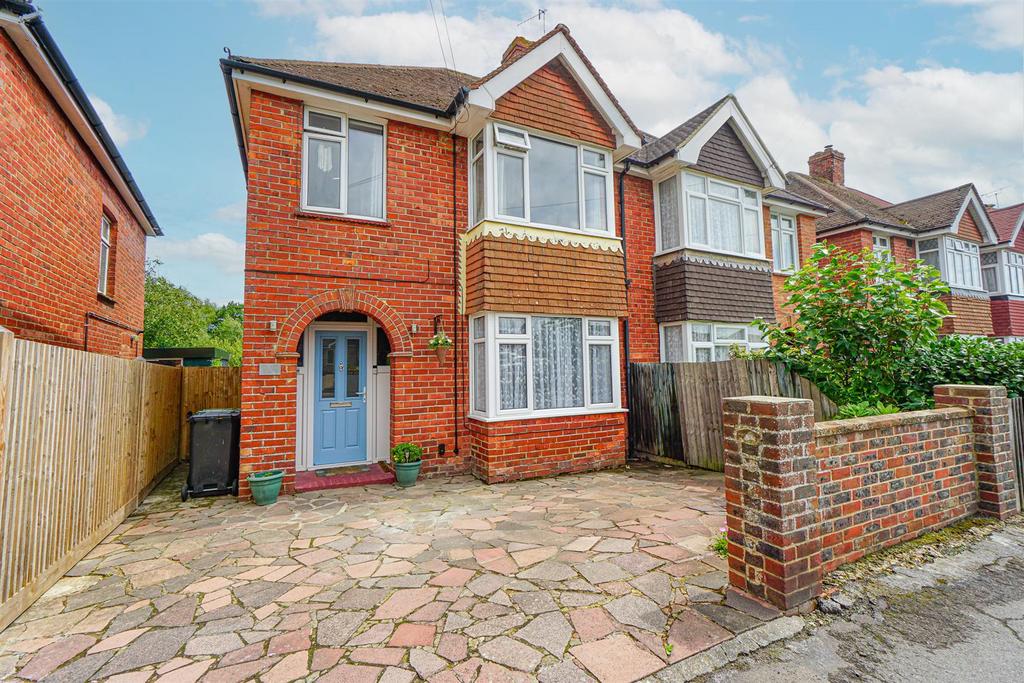 Buxton Drive, BexhillOnSea 3 bed semidetached house for sale £325,000