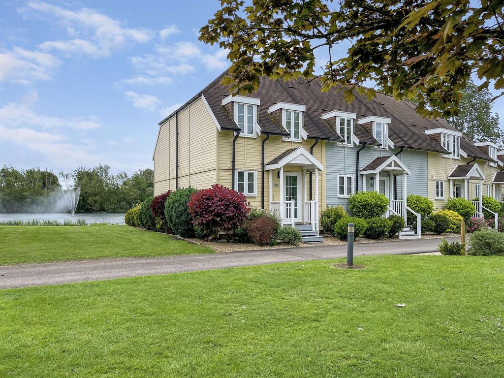 Isis Lakes, Spine Road, South Cerney... 3 bed end of terrace house for
