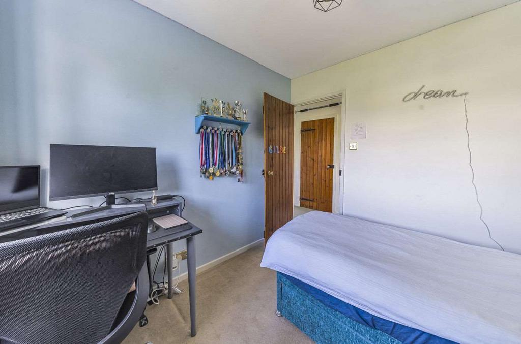 Bedroom 2 (Double)