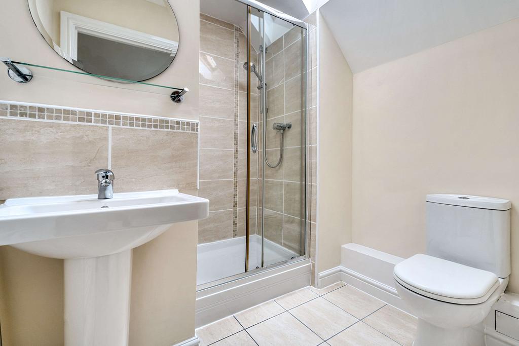 Ensuite to Bed 1
