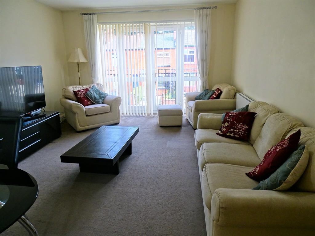 Walkden Avenue, Wigan, WN1 2 bed flat £725 pcm (£167 pw)