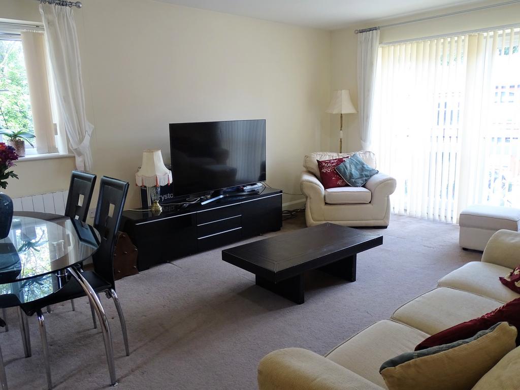 Walkden Avenue, Wigan, WN1 2 bed flat £725 pcm (£167 pw)