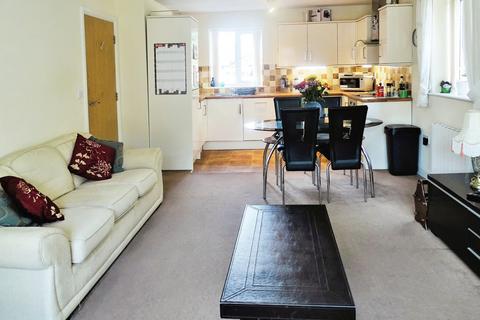 2 bedroom flat to rent, Walkden Avenue, Wigan, WN1