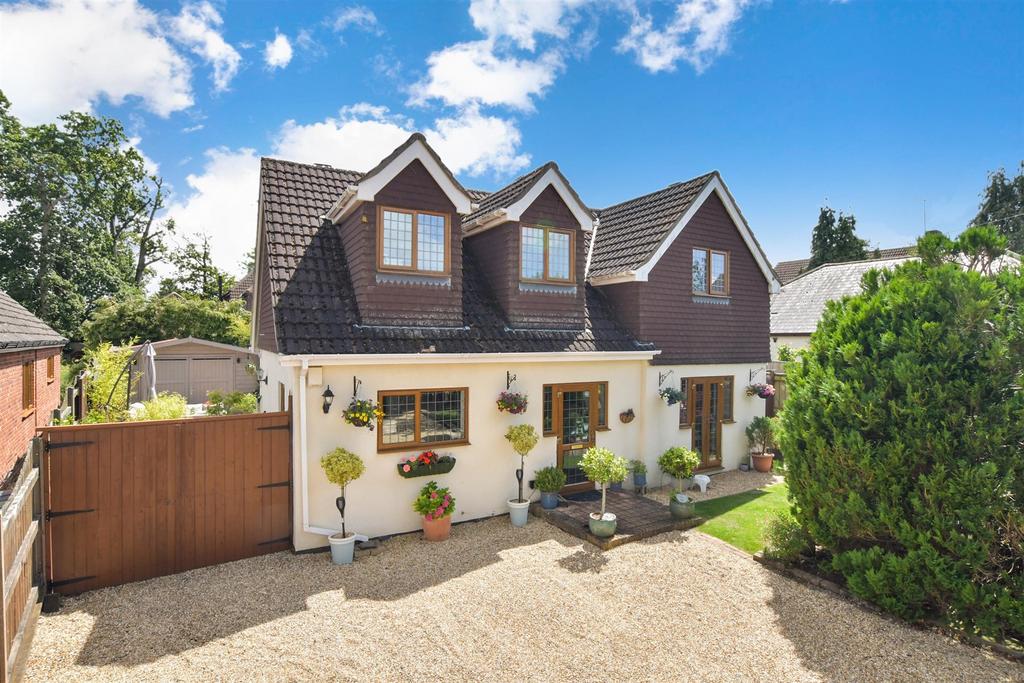 Bulls Copse Lane, Waterlooville... 4 bed detached house £670,000