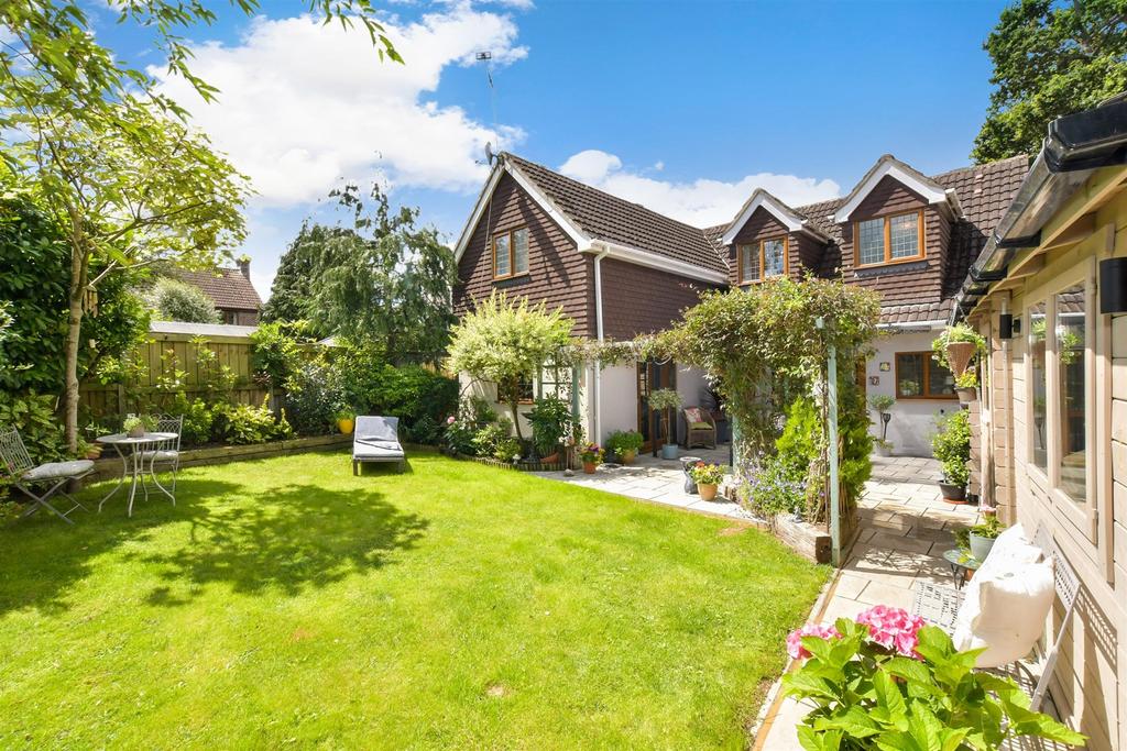 Bulls Copse Lane, Waterlooville... 4 bed detached house £670,000