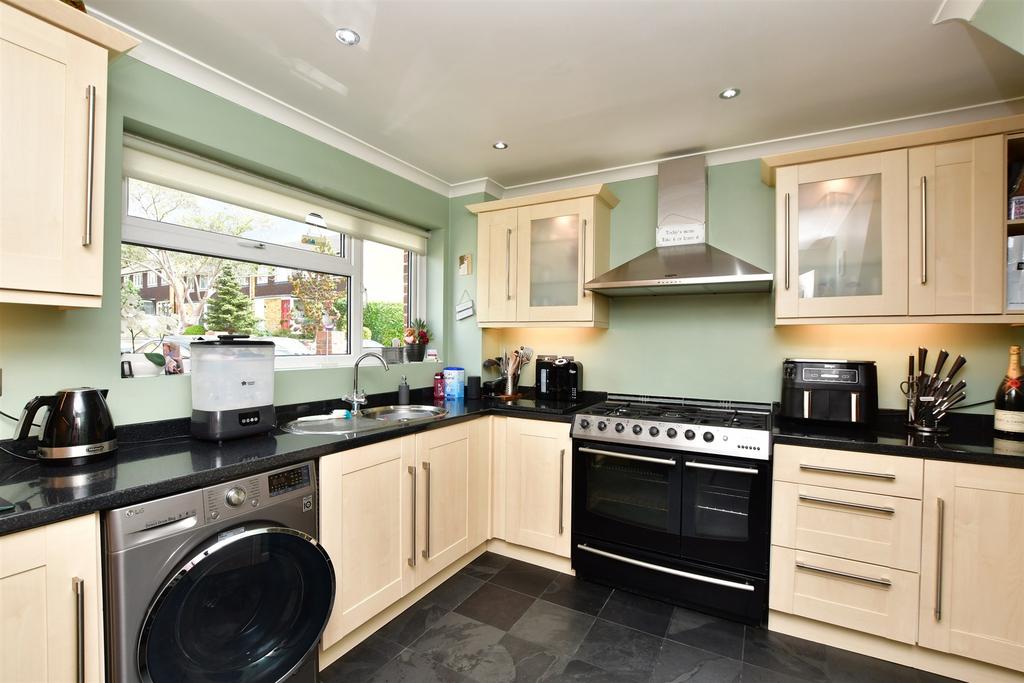 Lenside Drive, Bearsted, Maidstone, Kent 3 bed end of terrace house £