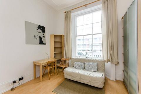 Studio to rent, Claverton Street, Pimlico, London, SW1V