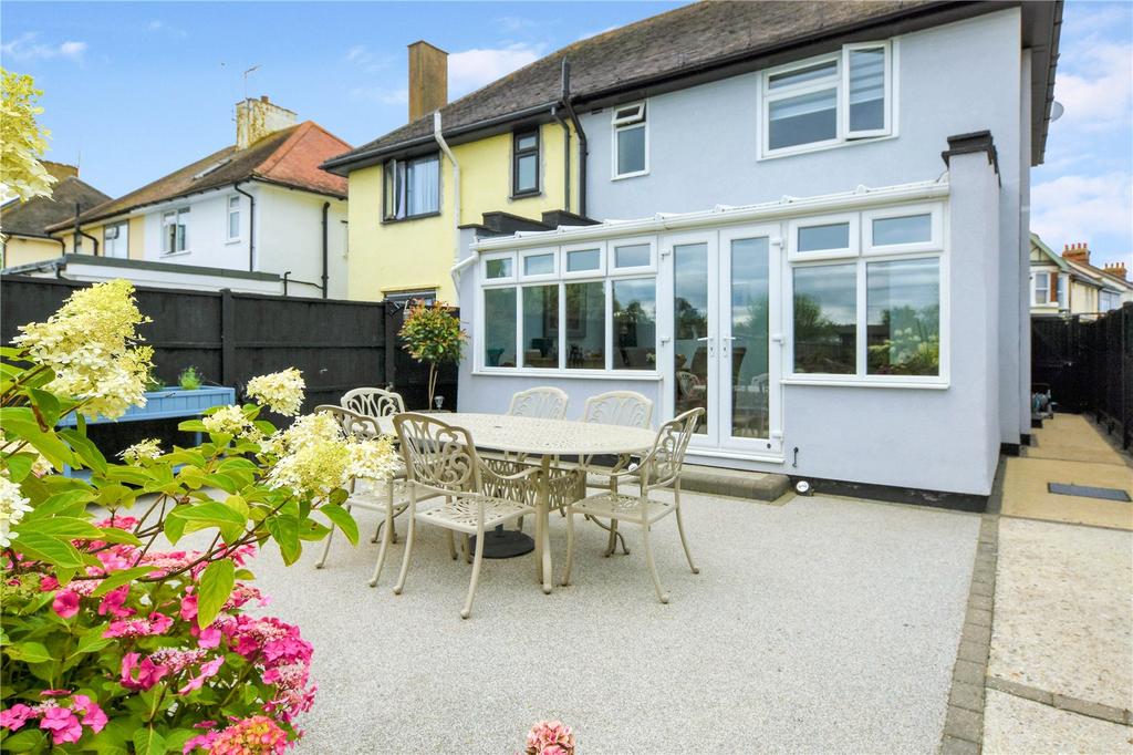 Caulfield Road, Shoeburyness, SouthendonSea, Essex, SS3 3 bed semi