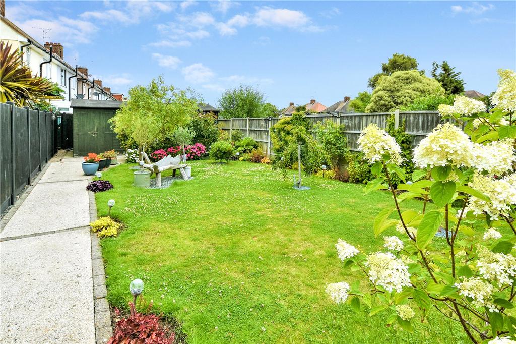 Caulfield Road, Shoeburyness, SouthendonSea, Essex, SS3 3 bed semi