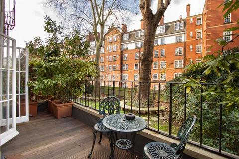 Studio to rent, Cartwright Gardens, Bloomsbury, London WC1H