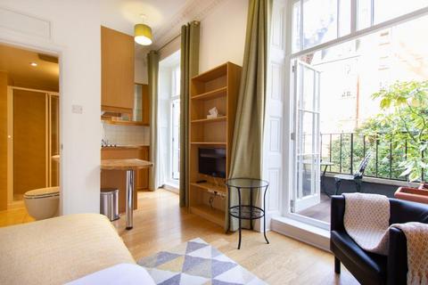 Studio to rent, Cartwright Gardens, Bloomsbury, London WC1H