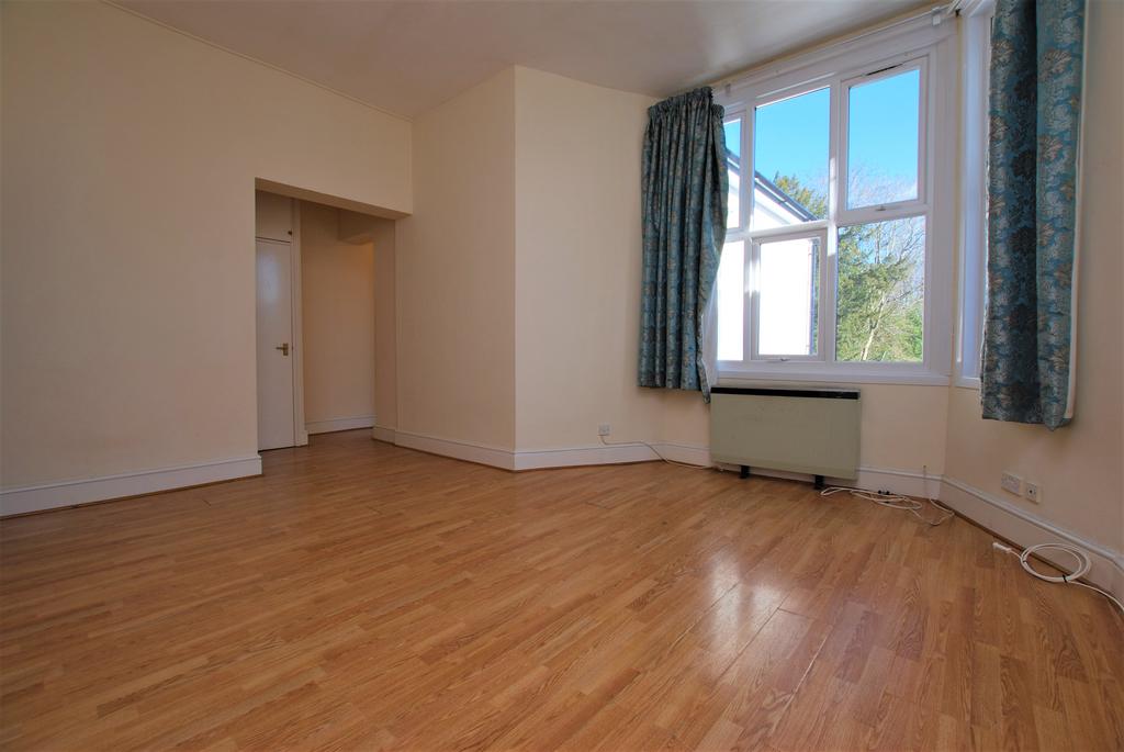 Boxgrove Court, 144 London Road... 2 bed apartment £1,450 pcm (£335 pw)