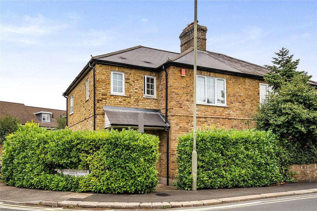 Queens Road, Hersham, Surrey, KT12 3 bed semidetached house for sale