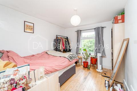 3 bedroom apartment to rent, Wightman Road, London