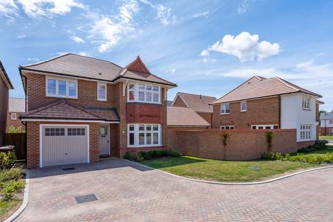 3 bedroom detached house for sale, Foxglove Way, Chichester
