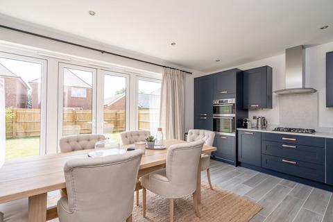 3 bedroom detached house for sale, Foxglove Way, Chichester
