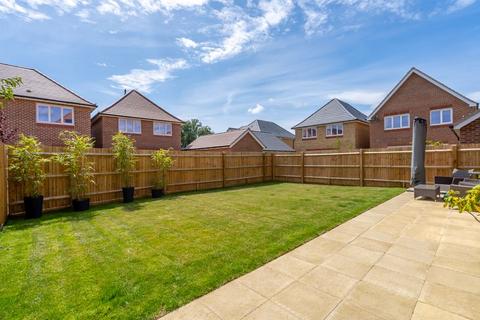 3 bedroom detached house for sale, Foxglove Way, Chichester