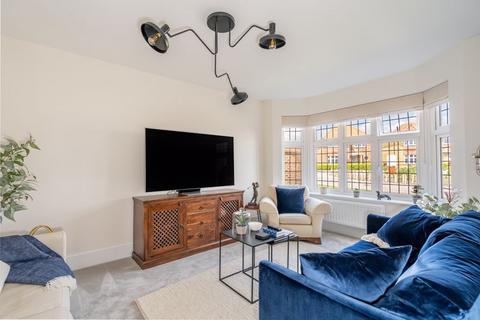 3 bedroom detached house for sale, Foxglove Way, Chichester