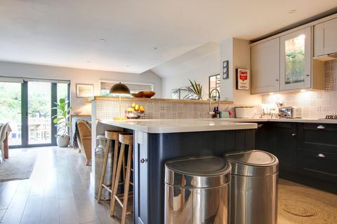 23 Ambleside Road, Lymington, SO41 3QS