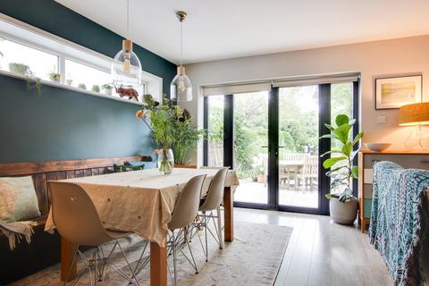 23 Ambleside Road, Lymington, SO41 3QS