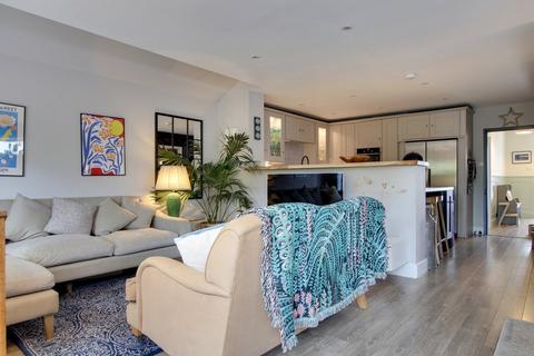 23 Ambleside Road, Lymington, SO41 3QS