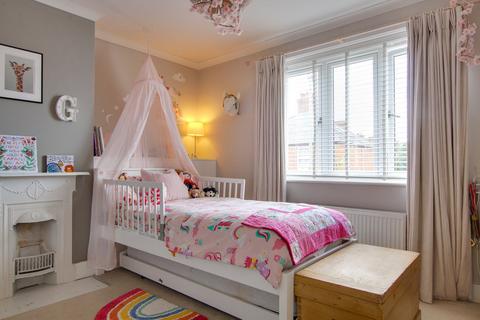 23 Ambleside Road, Lymington, SO41 3QS