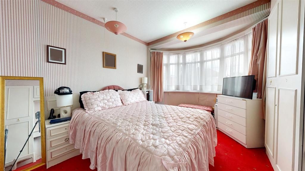 60-Weald-Lane-bed1 (1).jpg