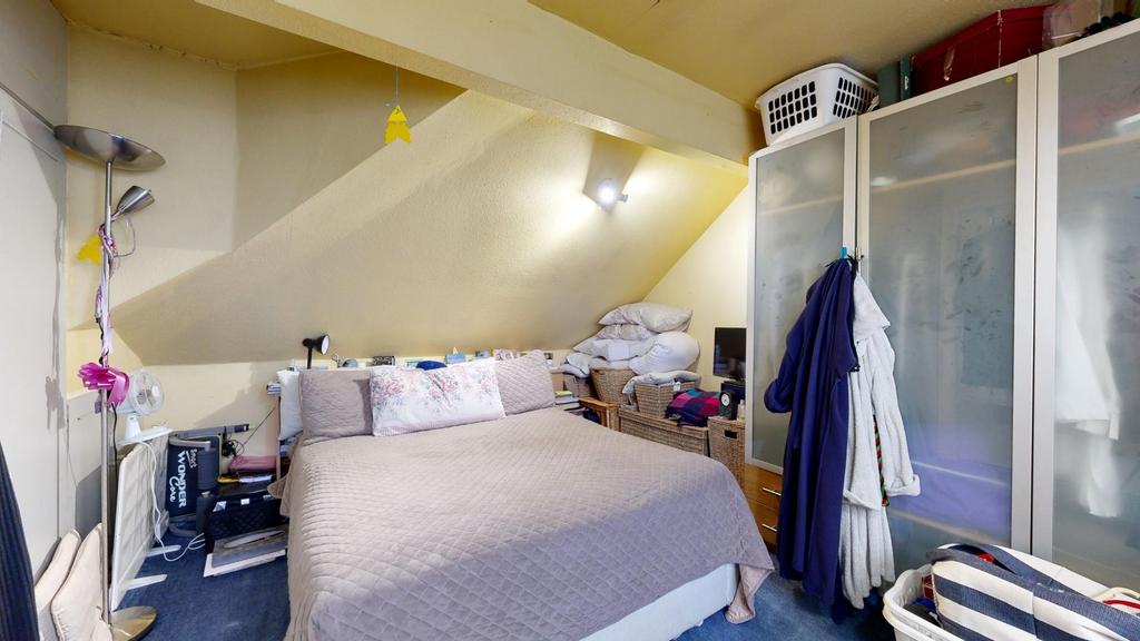 60-Weald-Lane-bed4.jpg