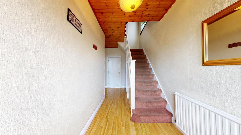 60-Weald-Lane-hall.jpg