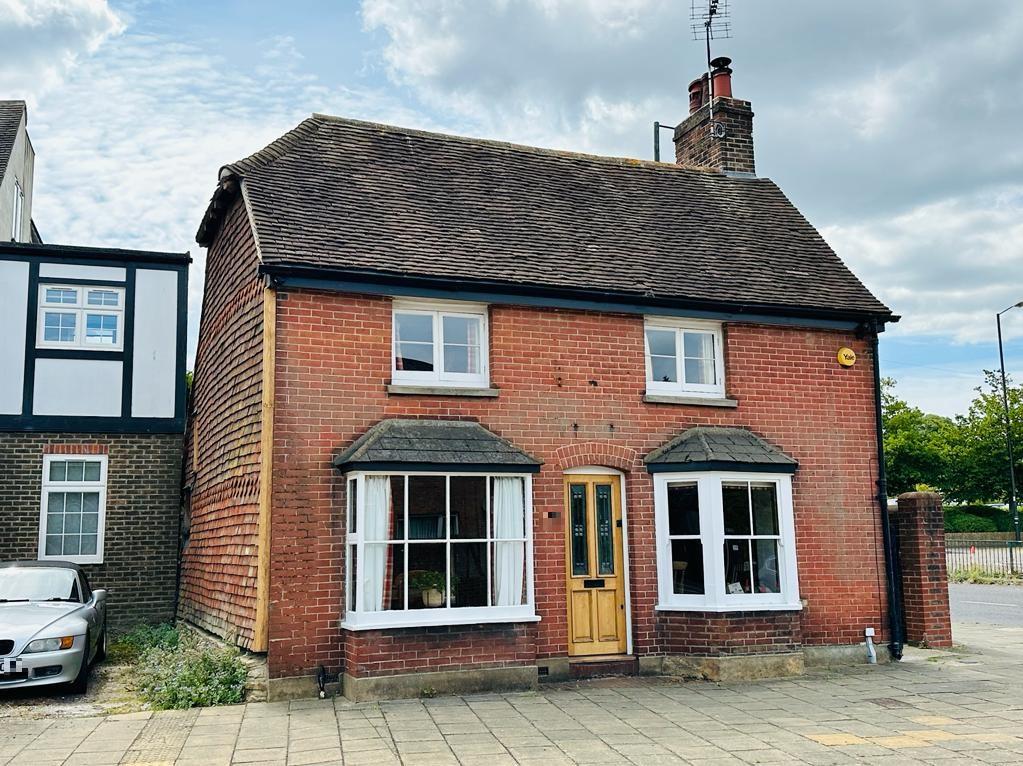 Ifield Road, Crawley, West Sussex 2 bed character property for sale £