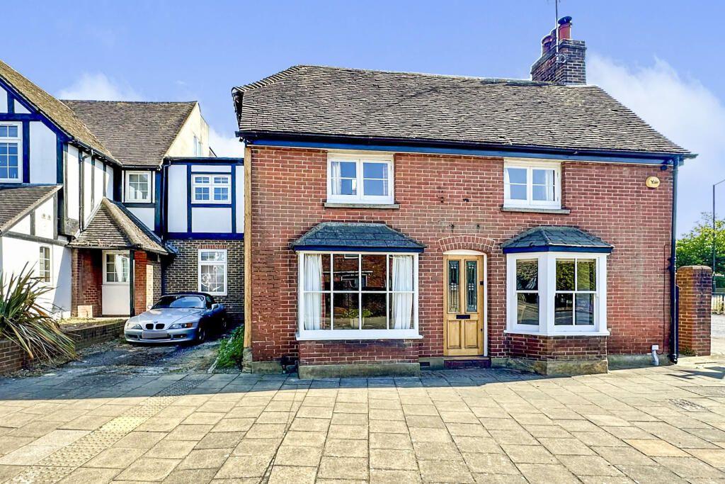 Ifield Road, Crawley, West Sussex 2 bed character property for sale £