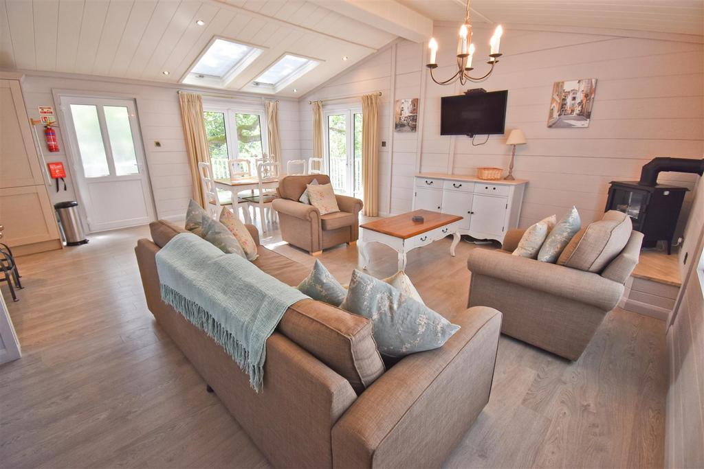 Lounge 1.jpg