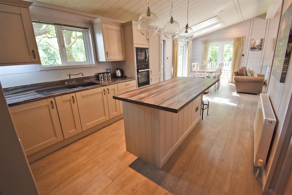 Kitchen 1.jpg