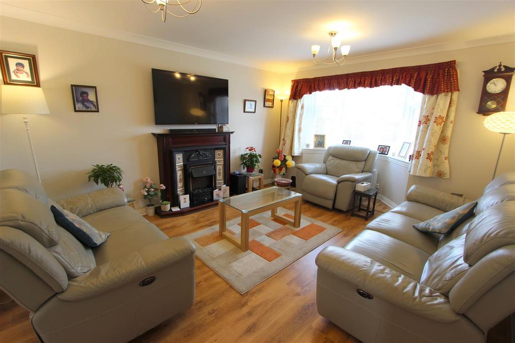 Newlyn Drive, Darlington 5 bed detached house £1,495 pcm (£345 pw)