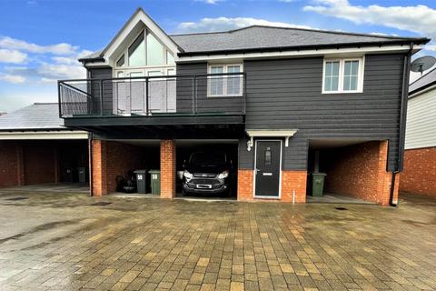 28 Nuthatch Drive, Finberry, Ashford, TN25 7AA