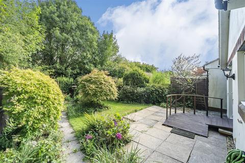 2 Jeffs Way, Axminster, EX13 5ND