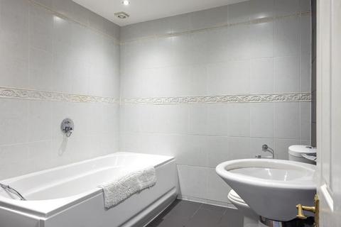 43 Chestnut Road, Twickenham, TW2 5QZ