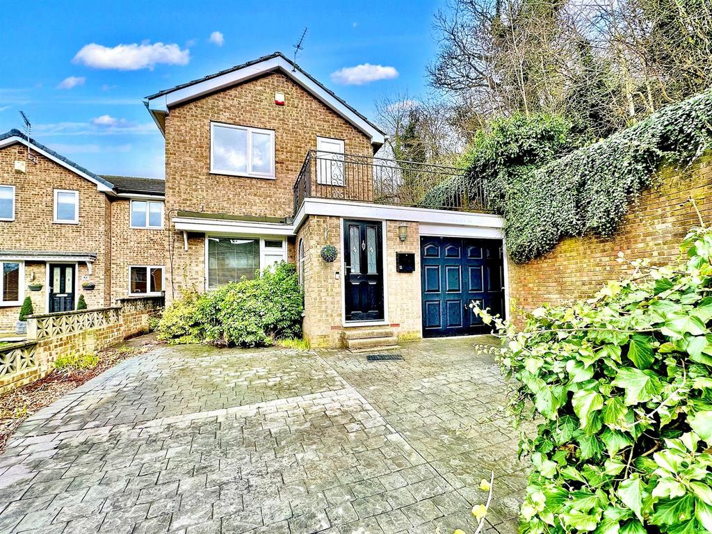 Edendale, Castleford 3 bed detached house £200,000