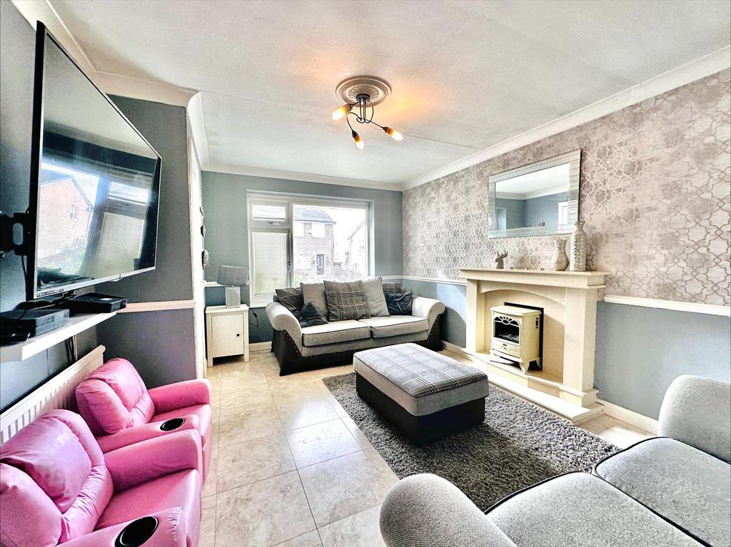 Edendale, Castleford 3 bed detached house £200,000