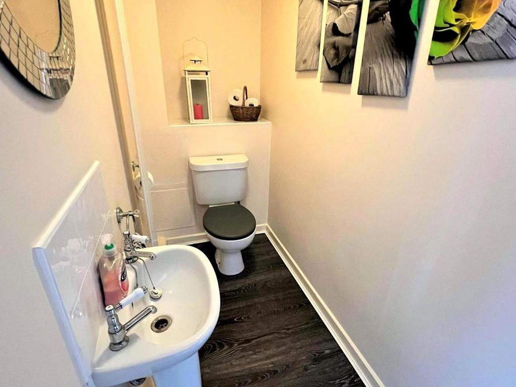 Ground Floor w.c