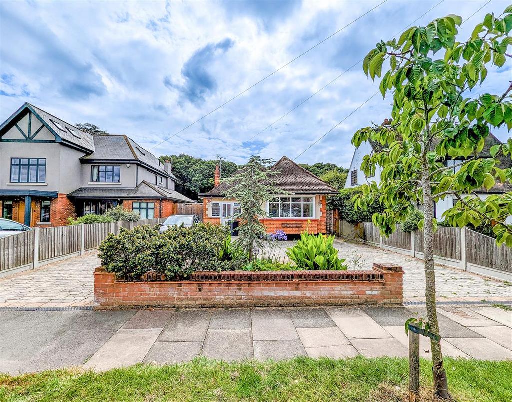 WOODSIDE,BELFAIRS ESTATE LOCATION, LeighOnSea 3 bed detached house