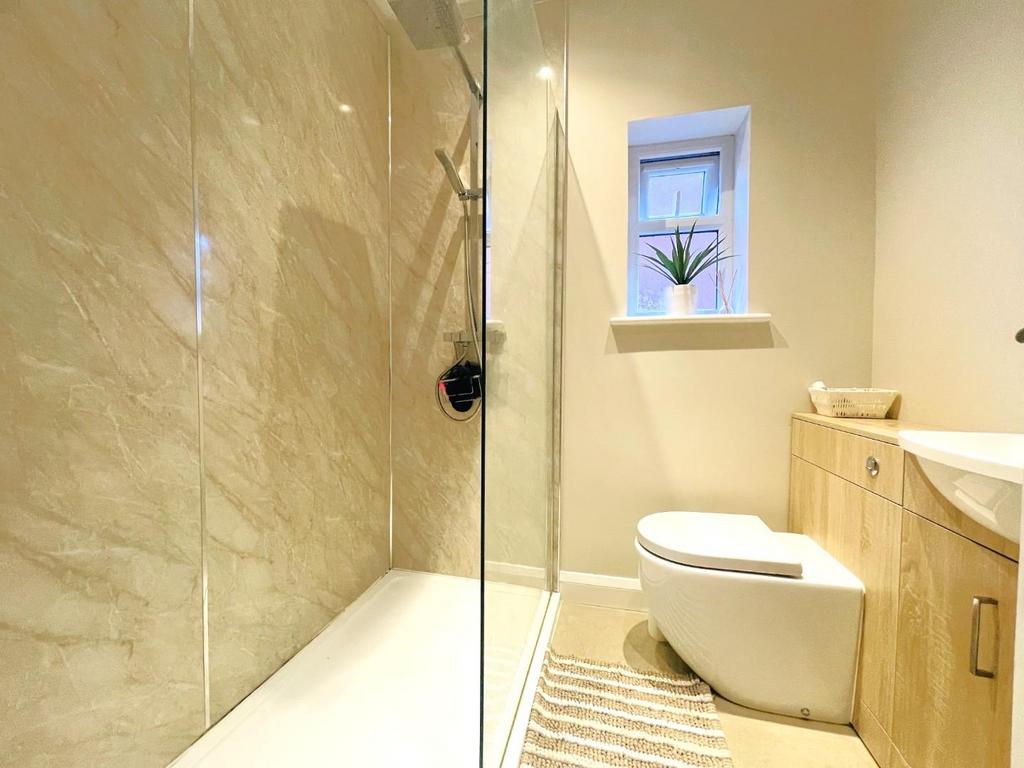 En suite to master