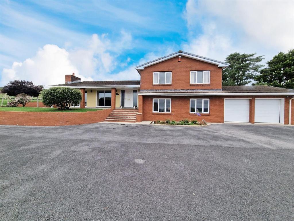 Ferry Road, Kidwelly 5 bed detached house for sale £475,000