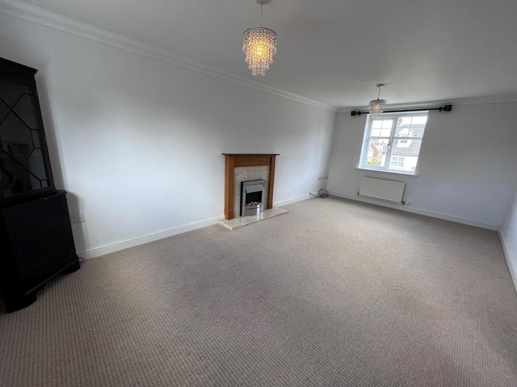 Cardinal Close, Birmingham 4 bed house £1,975 pcm (£456 pw)