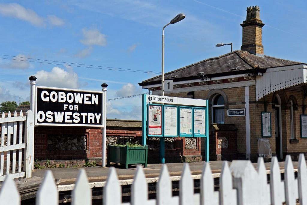  Gobowen For Oswestry , Gobowen railway station (g