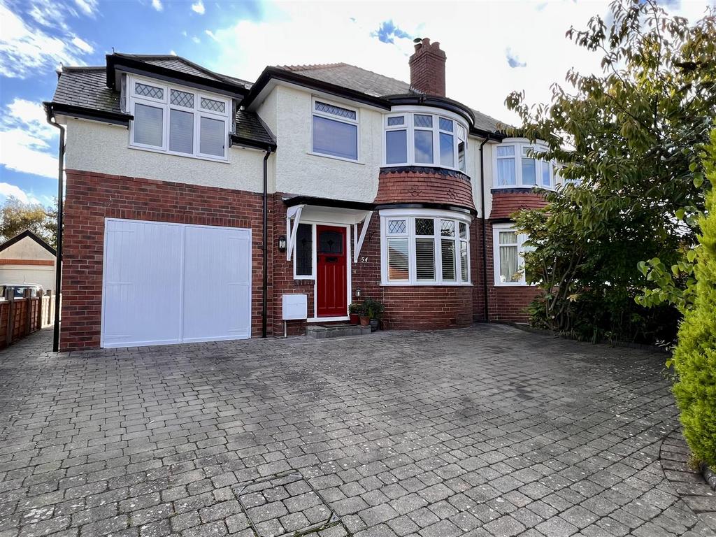 Scholes Park Road, Scarborough 4 bed semidetached house for sale £